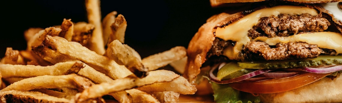 Variedad de bocadillos y hamburguesas en Café de Tudela 2